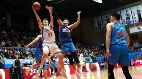 “推动产教结合，打造体育赛事新标杆——“BEESOUL杯”匹克球巡回赛经贸大学站盛大开幕”